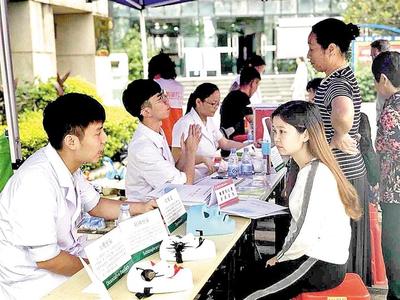 区人民医院举办心理健康展7个展区引导群众重视精神卫生